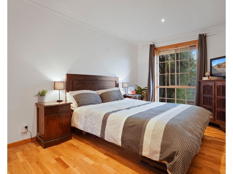 2/96 Hertford Road, Sunshine VIC 3020