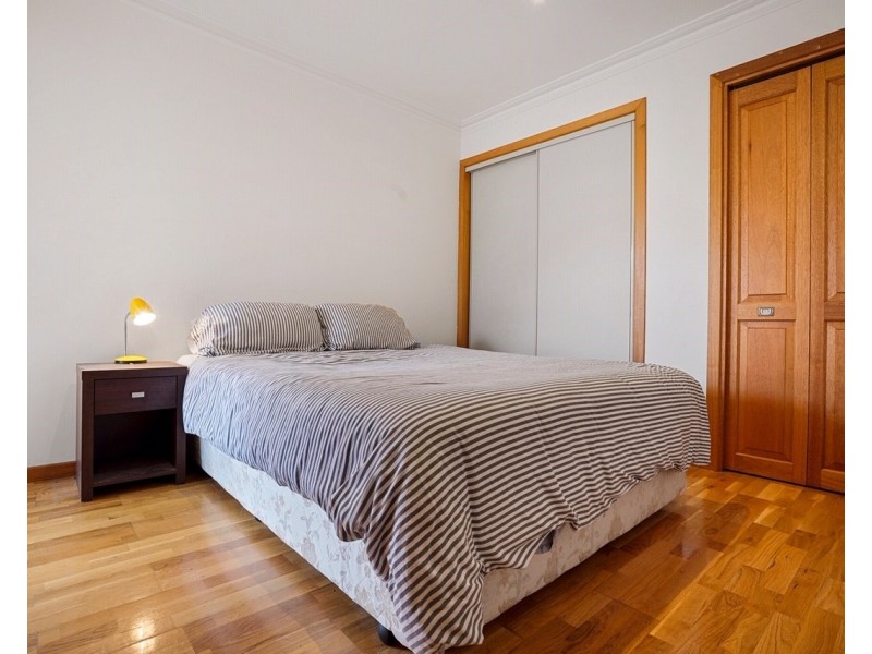 2/96 Hertford Road, Sunshine VIC 3020