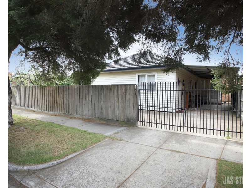 57 New Street, South Kingsville VIC 3015