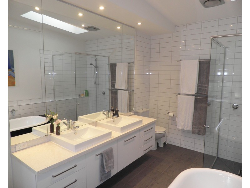 6 Medway Street, Seddon VIC 3011