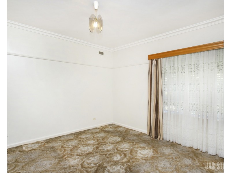 81 Greene Street, South Kingsville VIC 3015