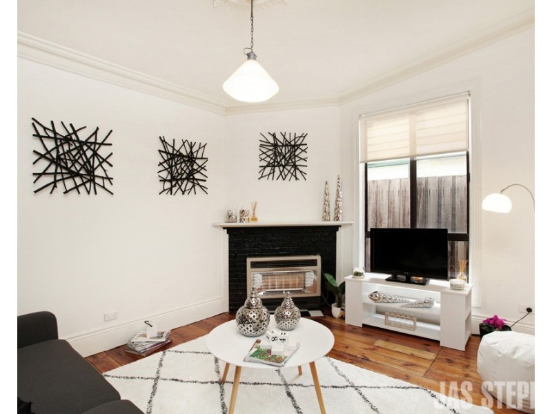 8 Perry Street, Seddon VIC 3011