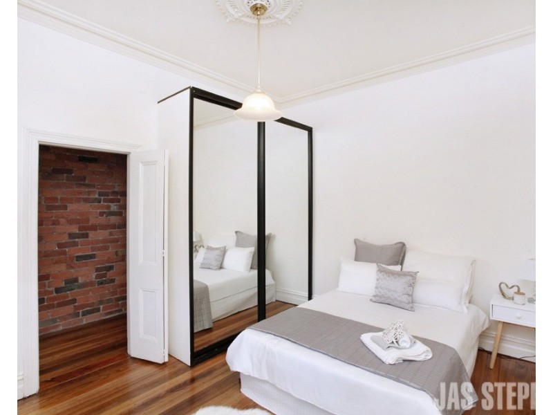 8 Perry Street, Seddon VIC 3011
