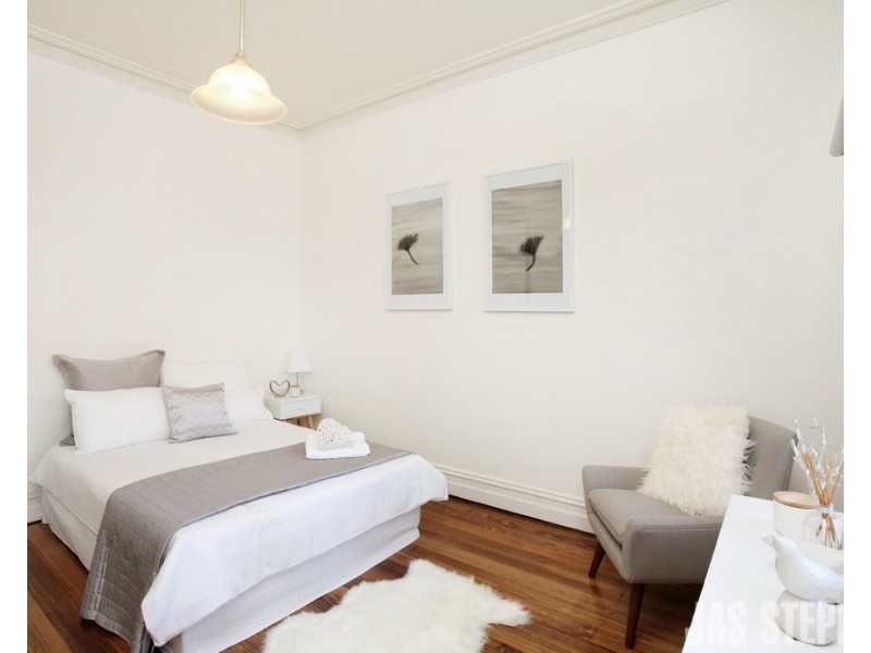 8 Perry Street, Seddon VIC 3011