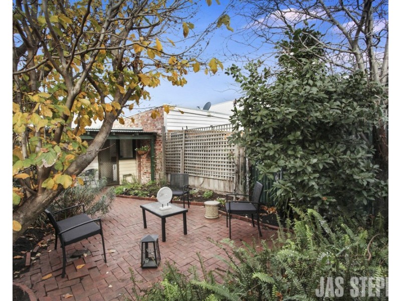 8 Perry Street, Seddon VIC 3011