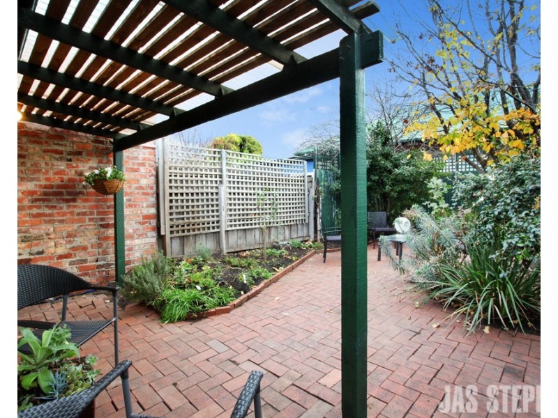 8 Perry Street, Seddon VIC 3011