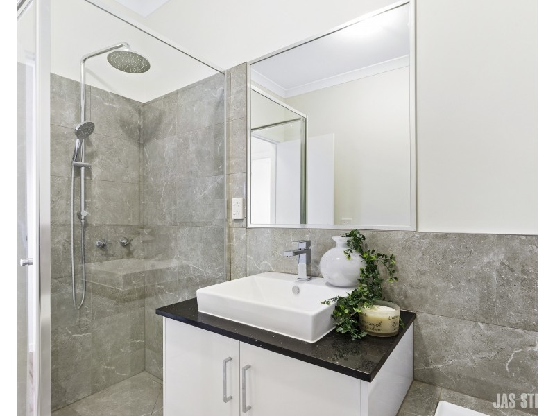 1/131 Durham Rd, Sunshine VIC 3020