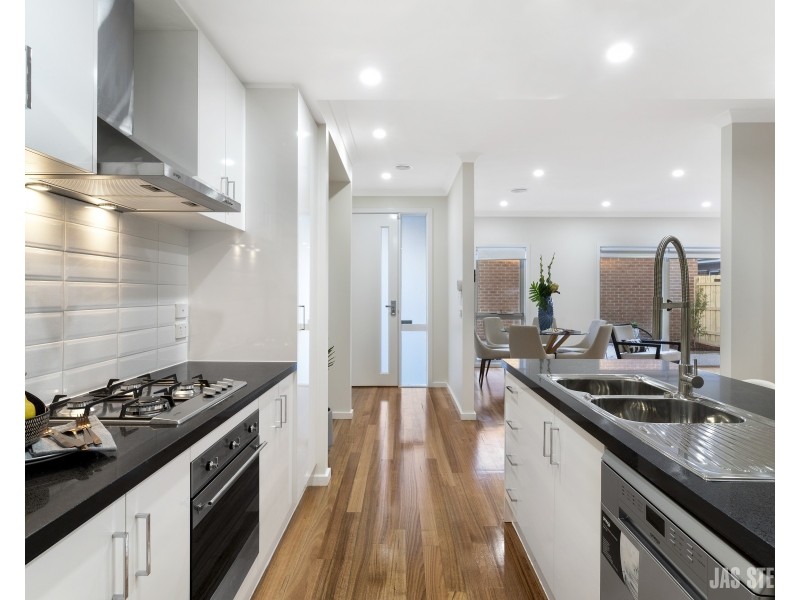 2/131 Durham Rd, Sunshine VIC 3020