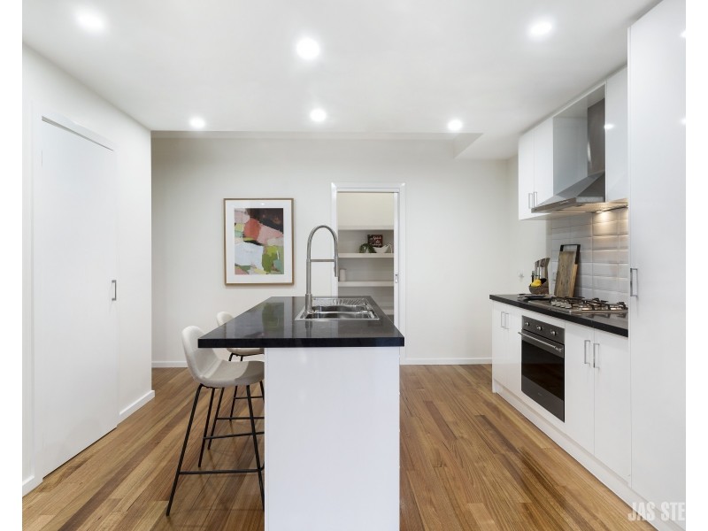 2/131 Durham Rd, Sunshine VIC 3020