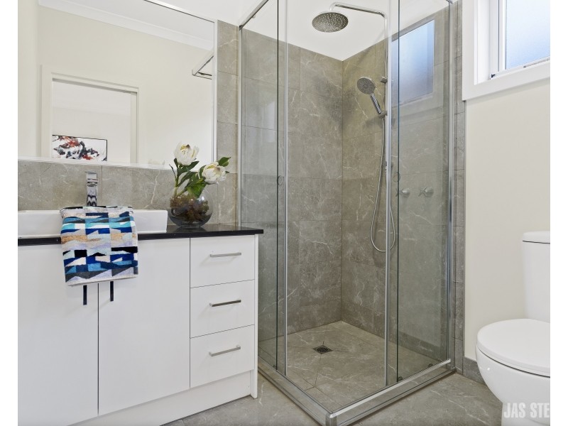 2/131 Durham Rd, Sunshine VIC 3020
