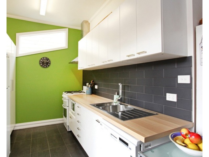 8 Junction Street, Seddon VIC 3011