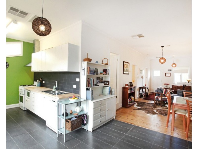 8 Junction Street, Seddon VIC 3011