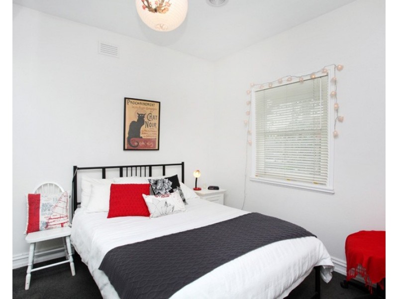 8 Junction Street, Seddon VIC 3011