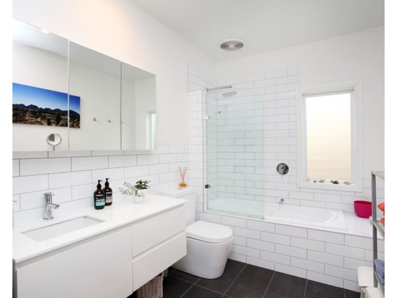 8 Junction Street, Seddon VIC 3011