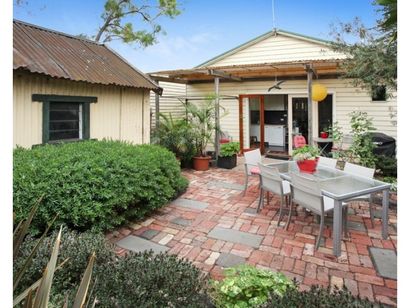 8 Junction Street, Seddon VIC 3011