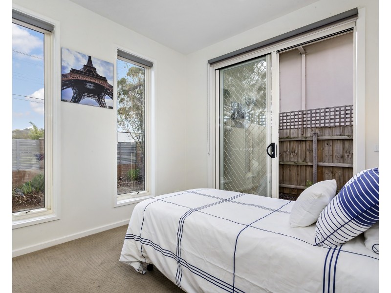 1/11 Churchill Avenue, Maidstone VIC 3012