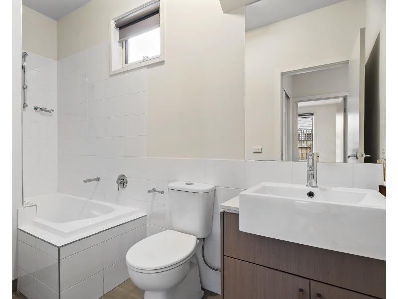 1/11 Churchill Avenue, Maidstone VIC 3012