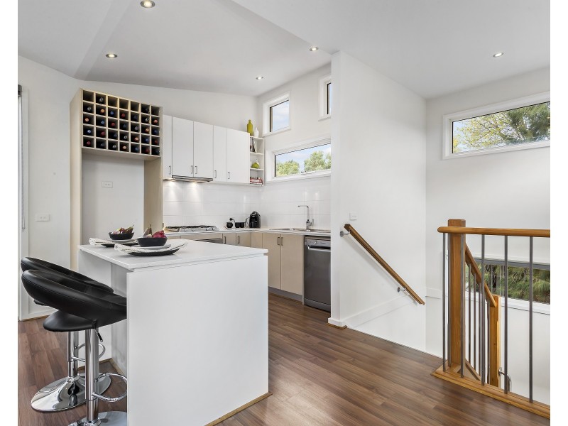 1/11 Churchill Avenue, Maidstone VIC 3012