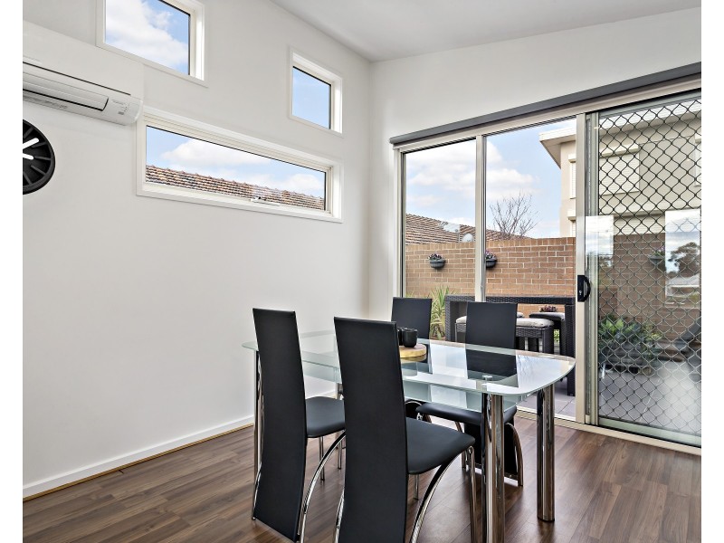 1/11 Churchill Avenue, Maidstone VIC 3012