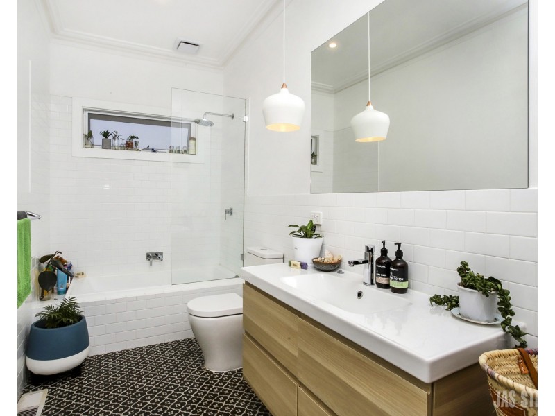 110 Empress Avenue, Kingsville VIC 3012