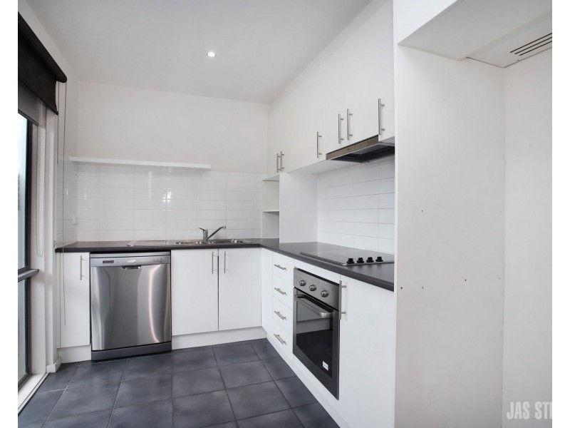 4/13 Essex Street, Footscray VIC 3011