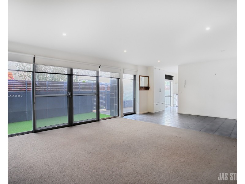 4/13 Essex Street, Footscray VIC 3011