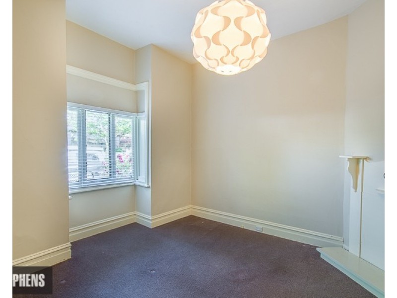 6 Hamilton Street, Seddon VIC 3011