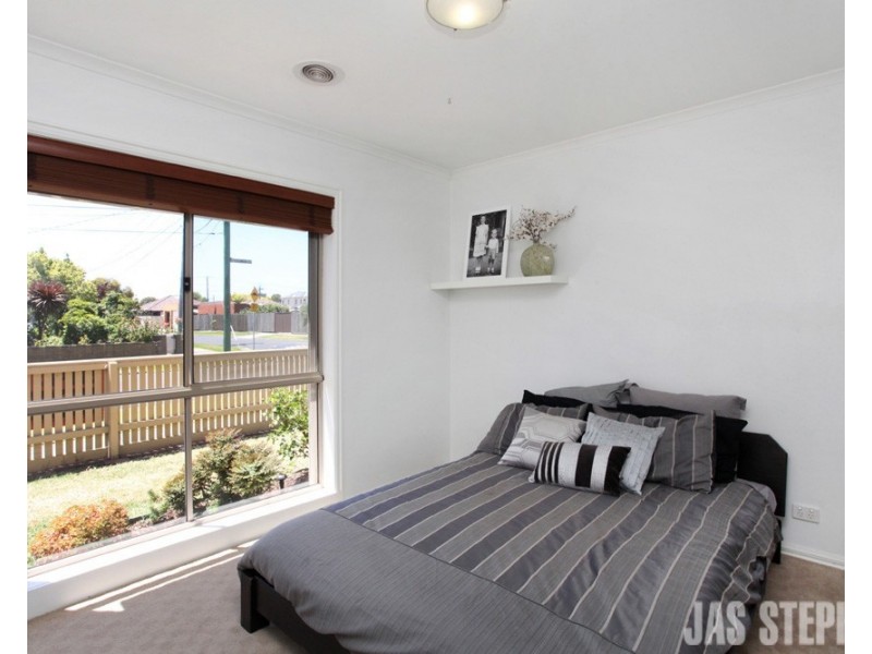 29 Cyclamen Street, Altona North VIC 3025