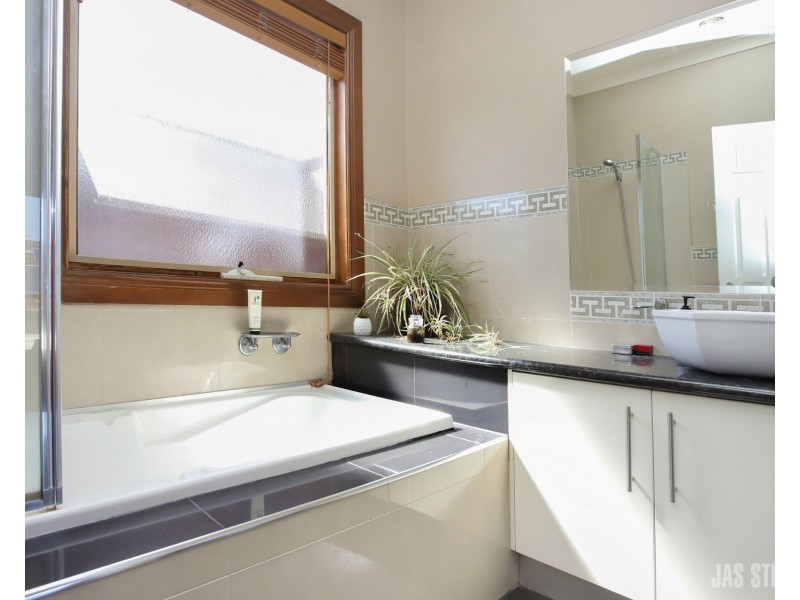 2/604 Barkly Street, West Footscray VIC 3012