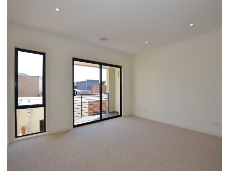 3/10 Cross Street, Footscray VIC 3011