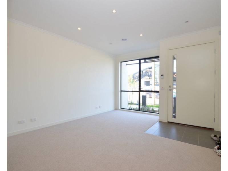 3/10 Cross Street, Footscray VIC 3011