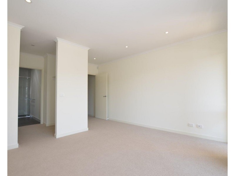 3/10 Cross Street, Footscray VIC 3011