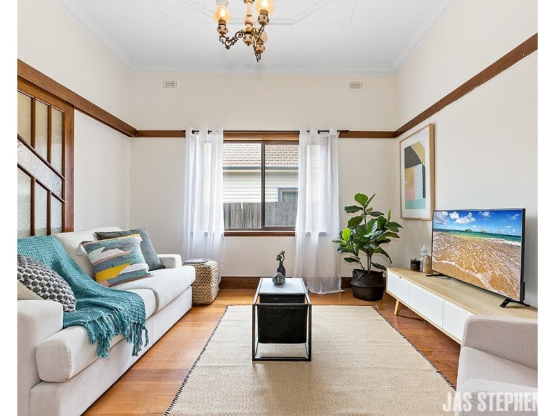 8 Kingaroy Road, Sunshine VIC 3020