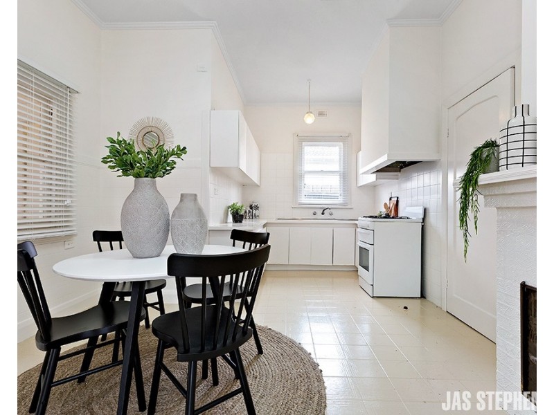 8 Kingaroy Road, Sunshine VIC 3020