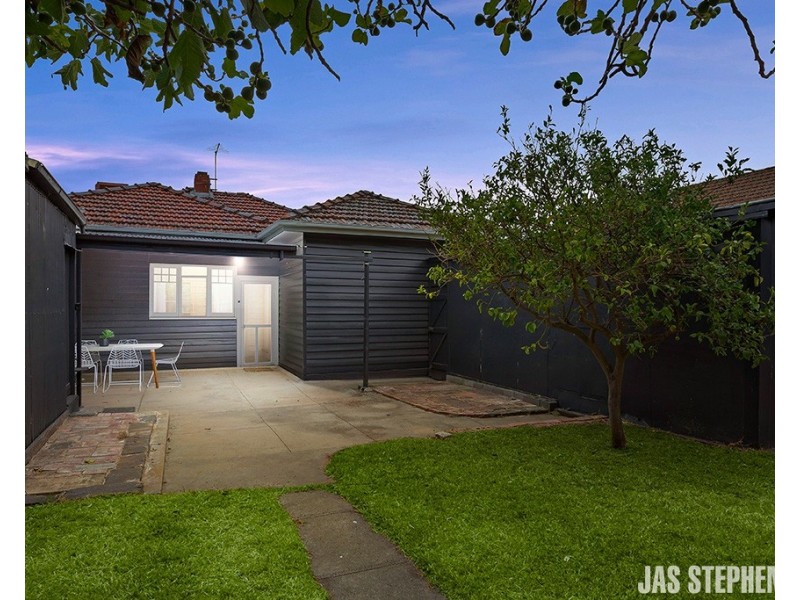 8 Kingaroy Road, Sunshine VIC 3020