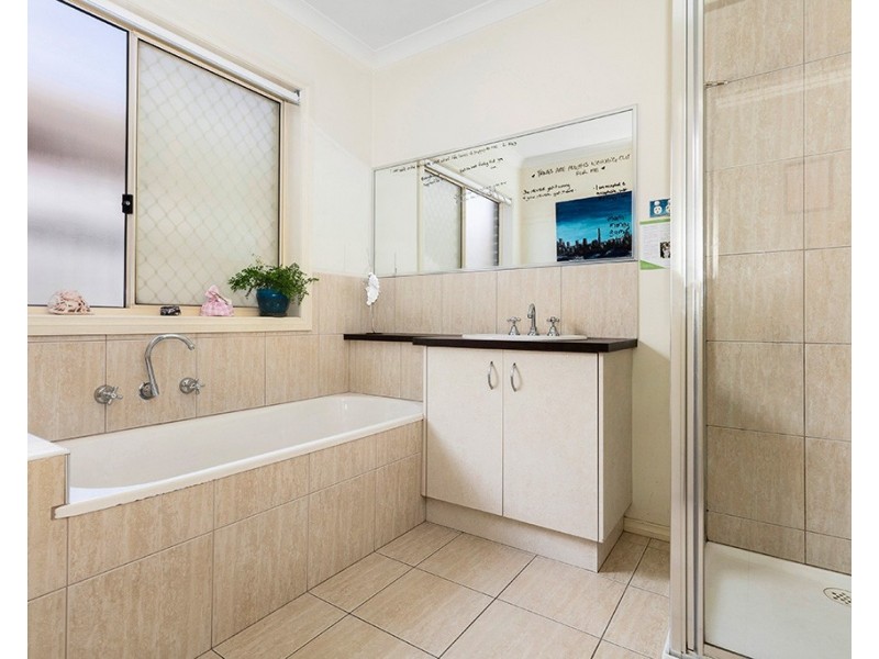 25 Henry Drive, Altona Meadows VIC 3028