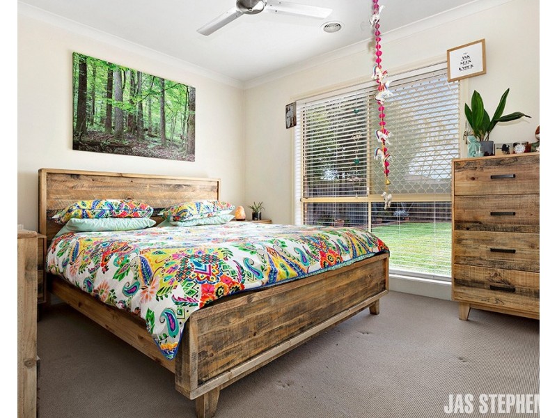 25 Henry Drive, Altona Meadows VIC 3028