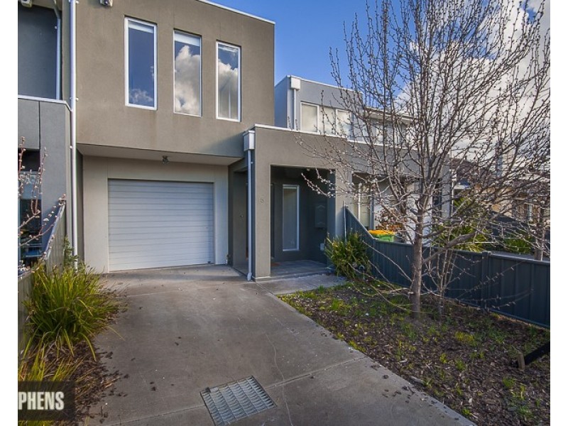2/5 Alma Street, Maidstone VIC 3012