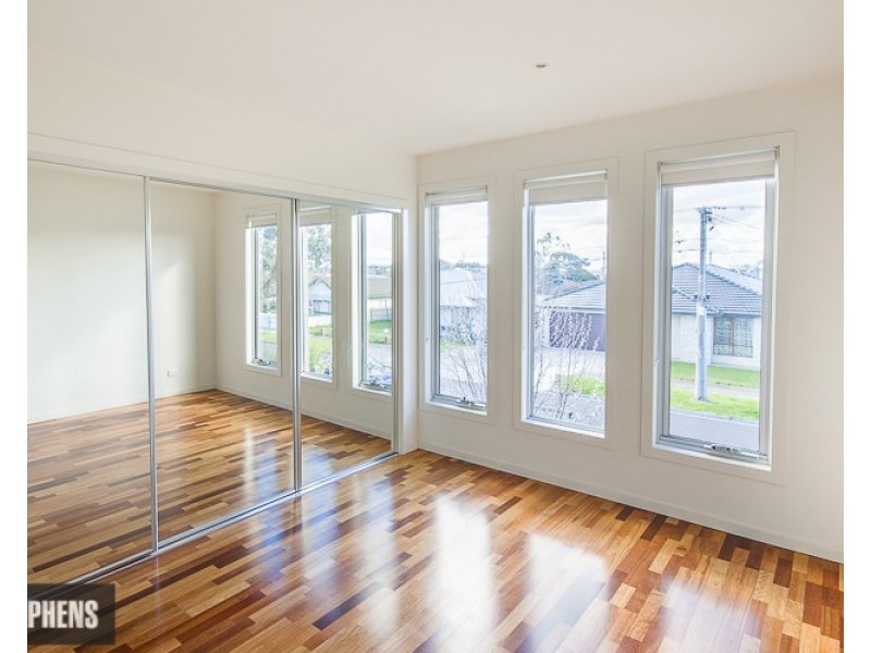 2/5 Alma Street, Maidstone VIC 3012