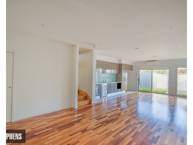 2/5 Alma Street, Maidstone VIC 3012