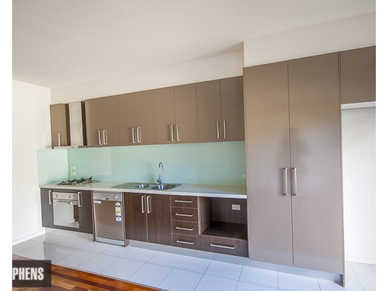 2/5 Alma Street, Maidstone VIC 3012