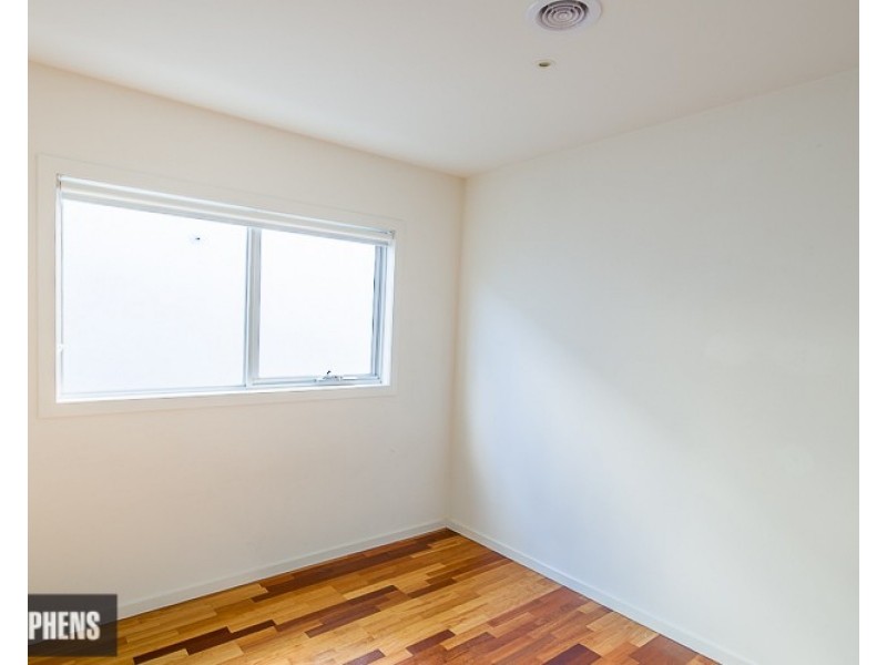 2/5 Alma Street, Maidstone VIC 3012