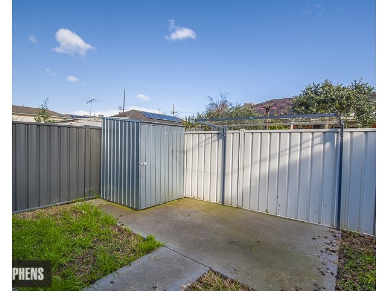 2/5 Alma Street, Maidstone VIC 3012