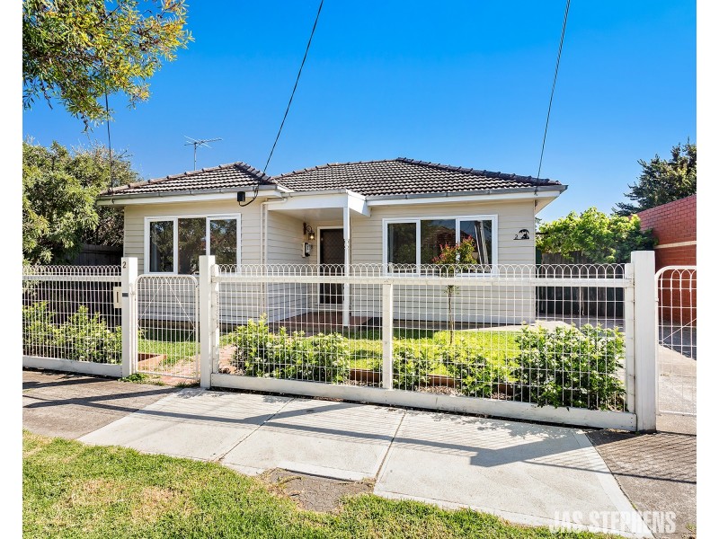 2 Burns Street, Maidstone VIC 3012
