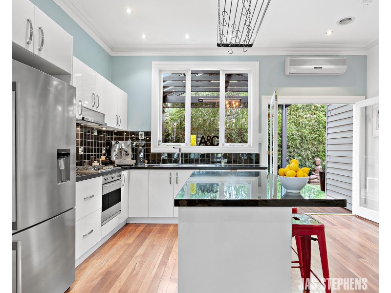 8 Kent Street, Seddon VIC 3011