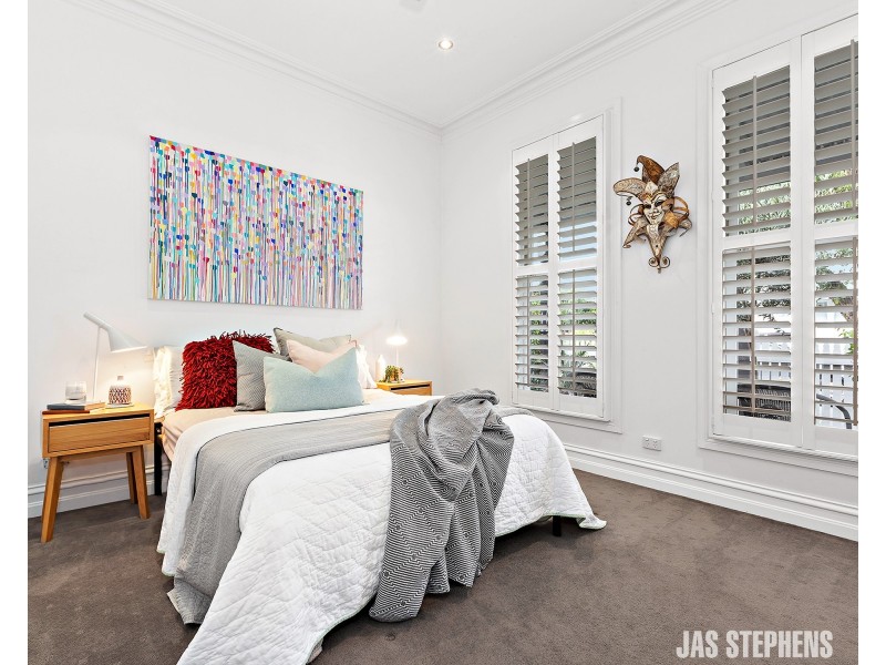 8 Kent Street, Seddon VIC 3011