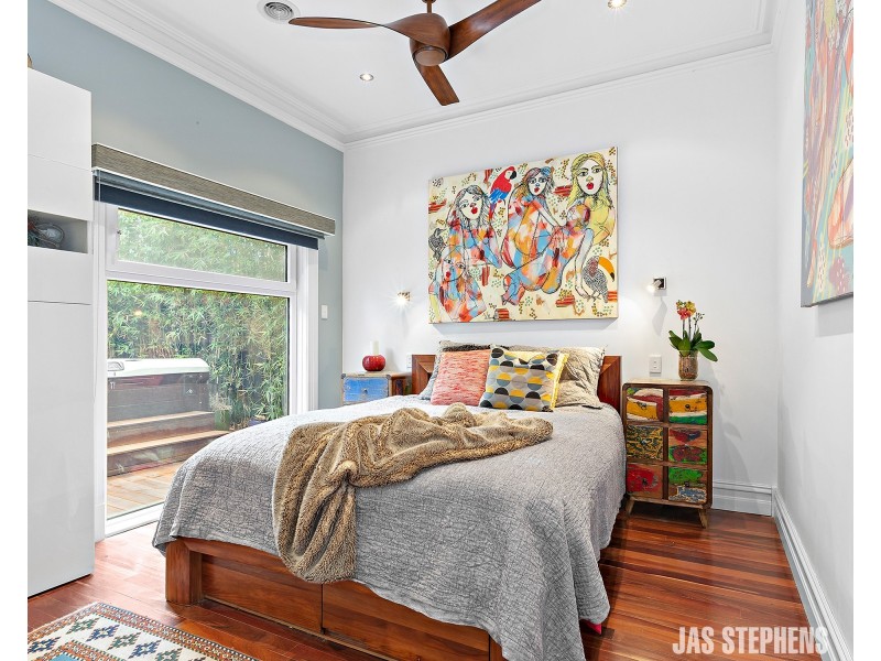 8 Kent Street, Seddon VIC 3011