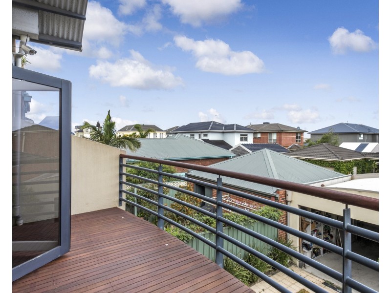 18 McGuire Crescent, Williamstown VIC 3016