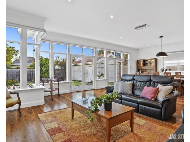 9 Farm Street, Newport VIC 3015