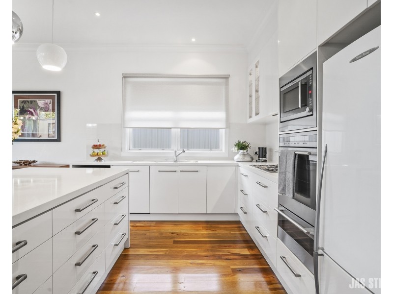 9 Farm Street, Newport VIC 3015